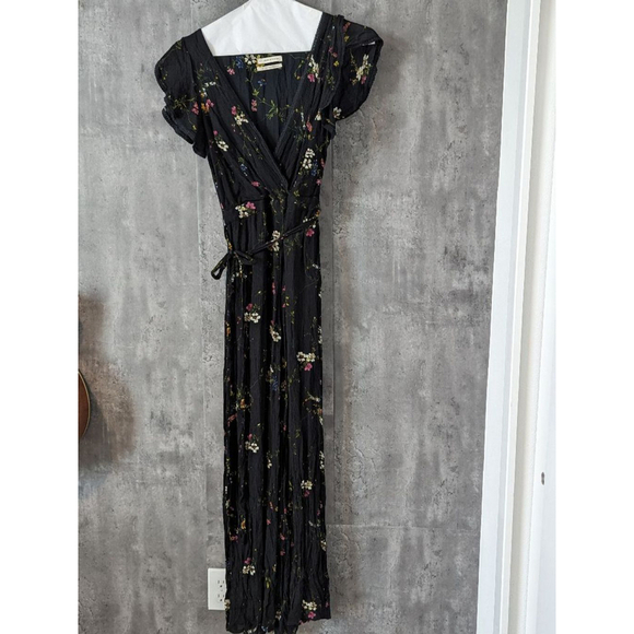 Urban Outfitters Pants - Women's Urban Outfitters Floral jumpsuit Size 2